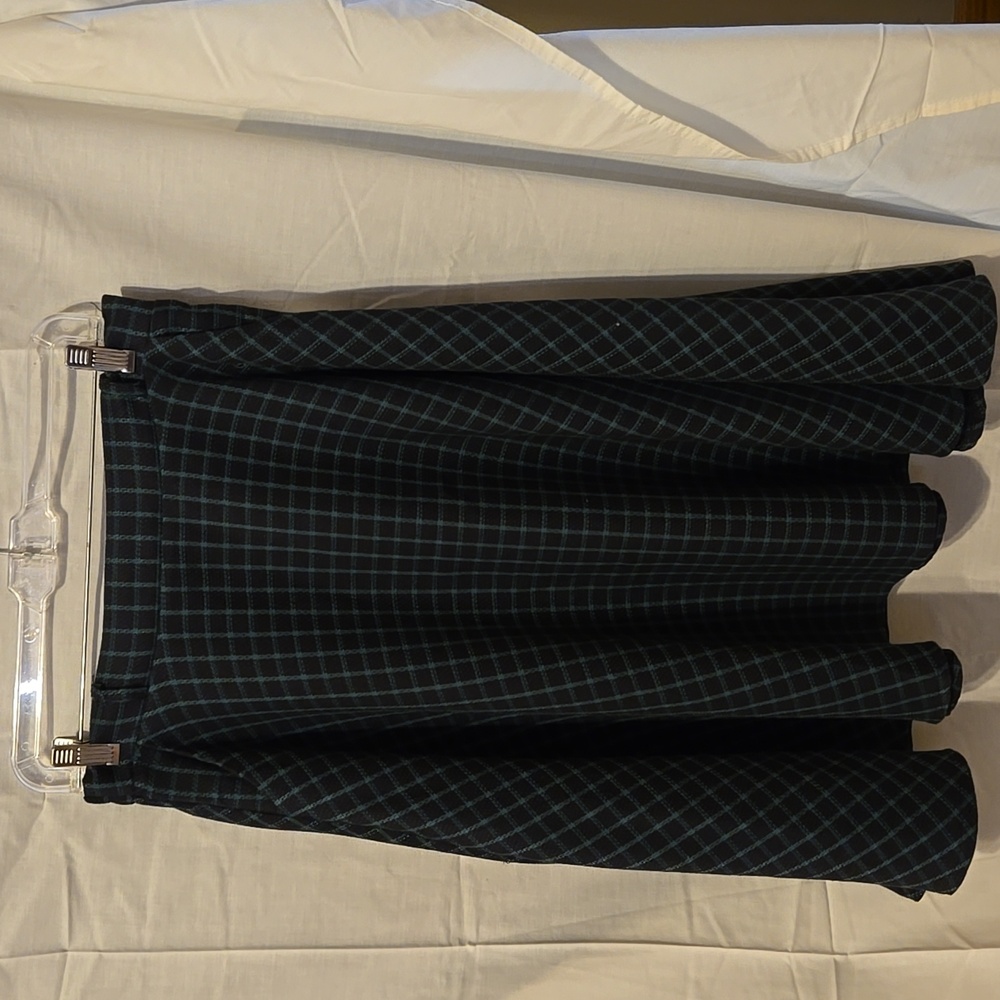 M/L midi skirt, navy & green window pane. Back is elasticized.